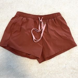 Madewell Second Wave 3” board shorts. Warm clay color. M